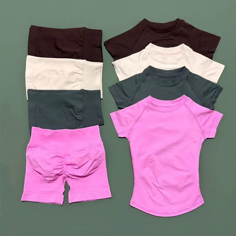 The Gym Set That Stays Put – Seamless Stretch Top & Shorts