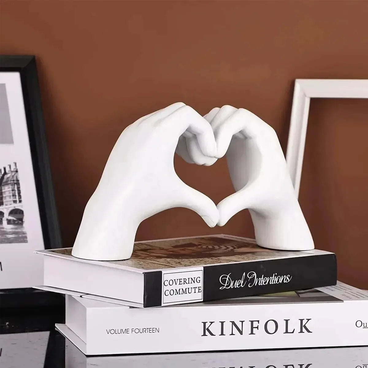 10cm 1Pc Heart Hand Gesture Sculpture Modern Abstract Finger Statue Personalized Desktop Home Decor Ornament