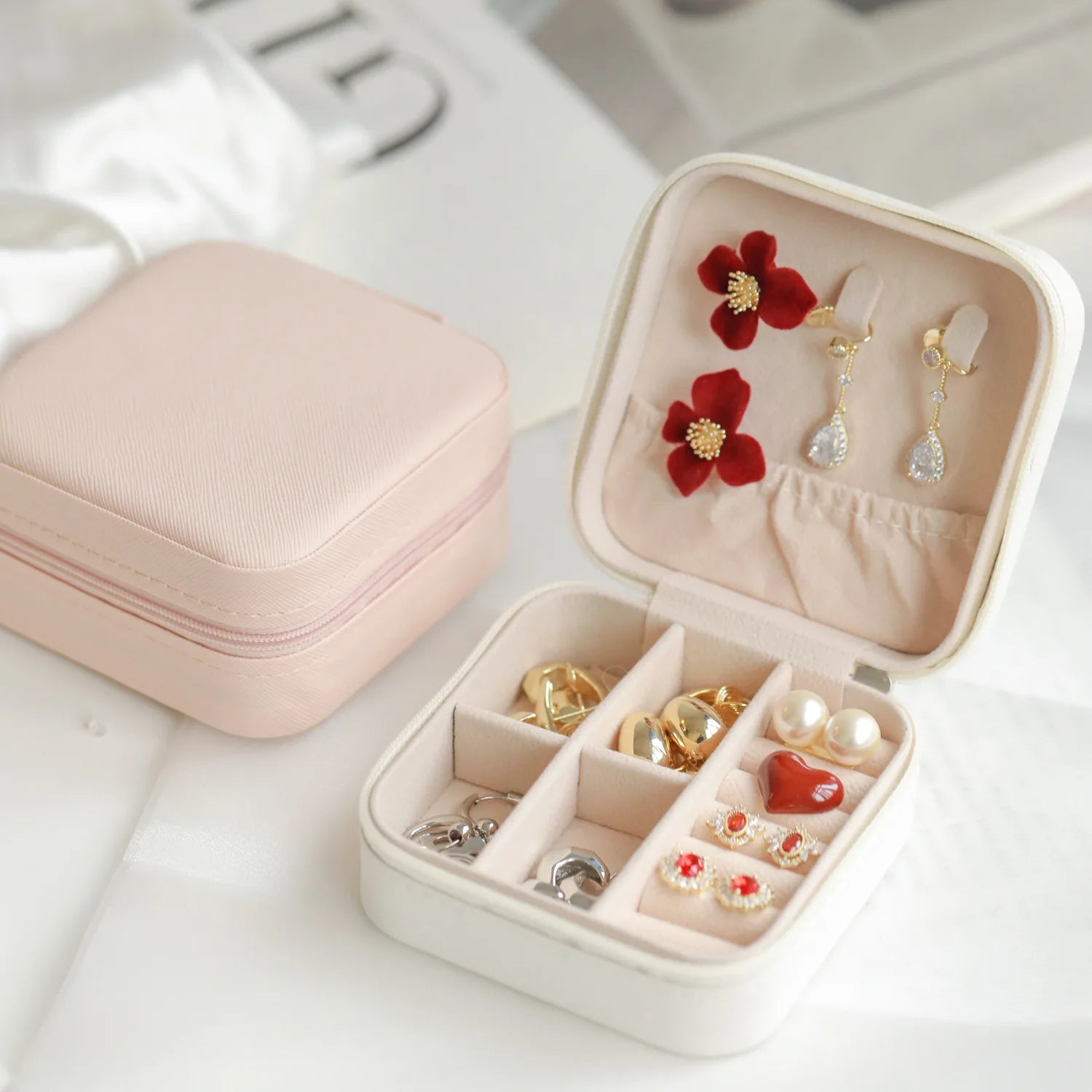 Portable Palm Jewelry Box – Ring & Earring Travel Case