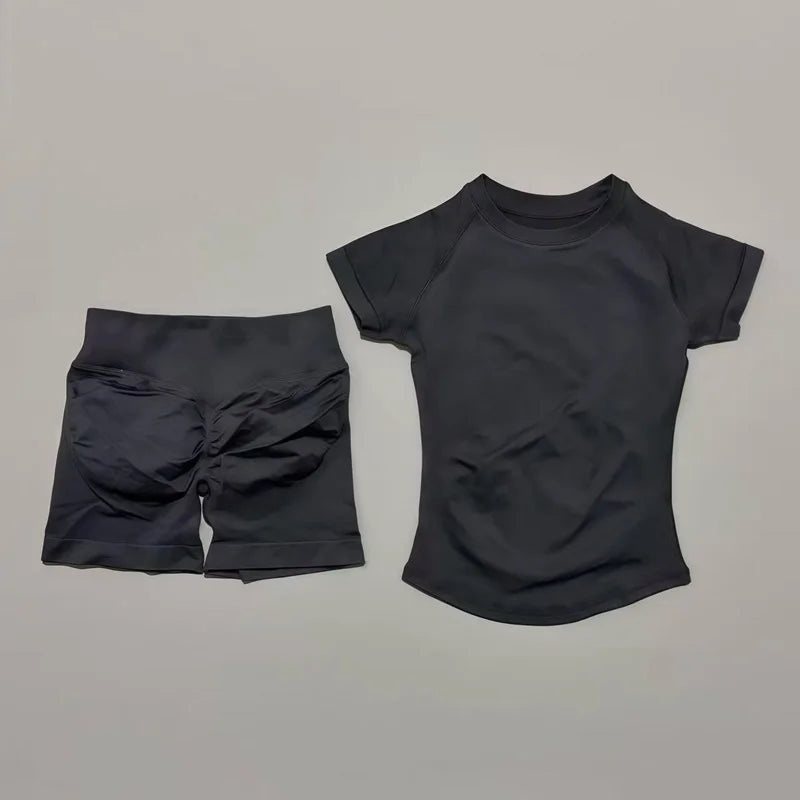 The Gym Set That Stays Put – Seamless Stretch Top & Shorts