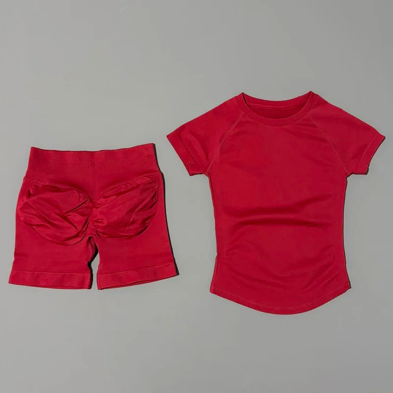 The Gym Set That Stays Put – Seamless Stretch Top & Shorts