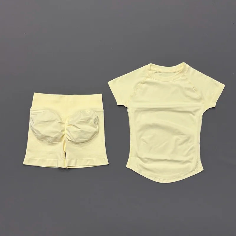 The Gym Set That Stays Put – Seamless Stretch Top & Shorts