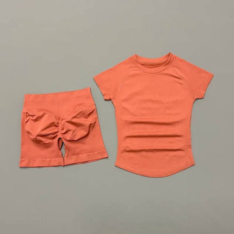 The Gym Set That Stays Put – Seamless Stretch Top & Shorts