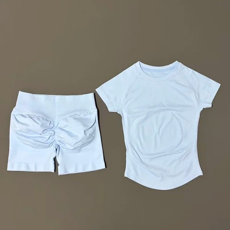 The Gym Set That Stays Put – Seamless Stretch Top & Shorts