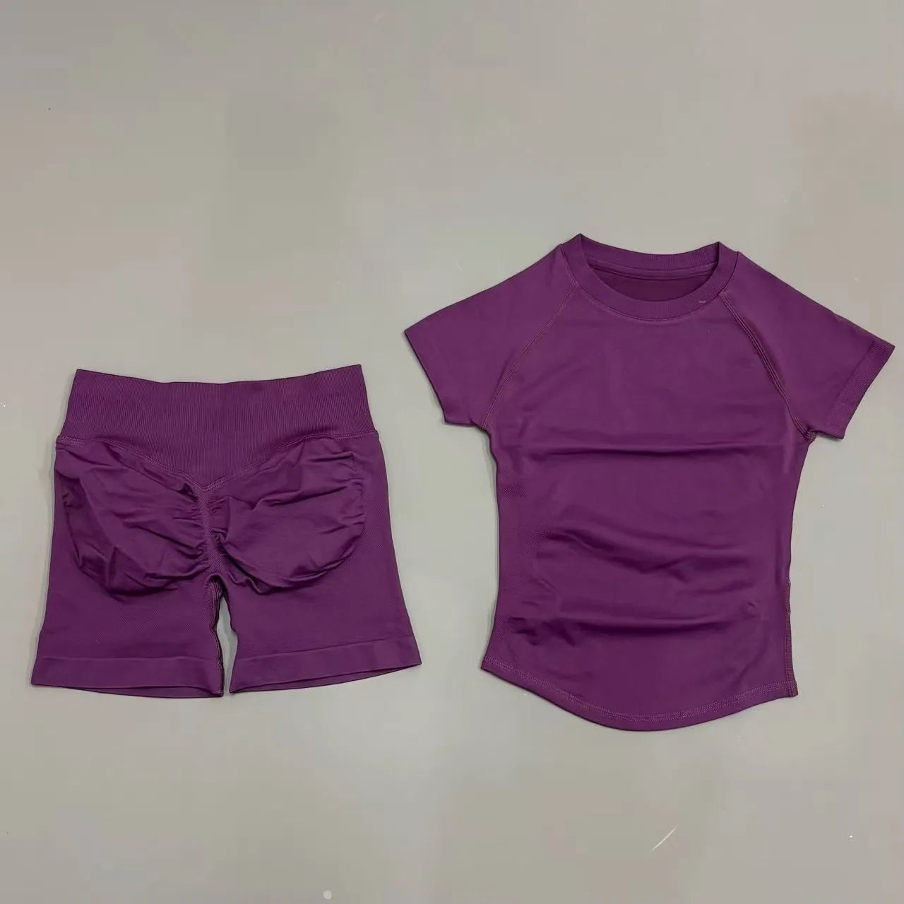 The Gym Set That Stays Put – Seamless Stretch Top & Shorts