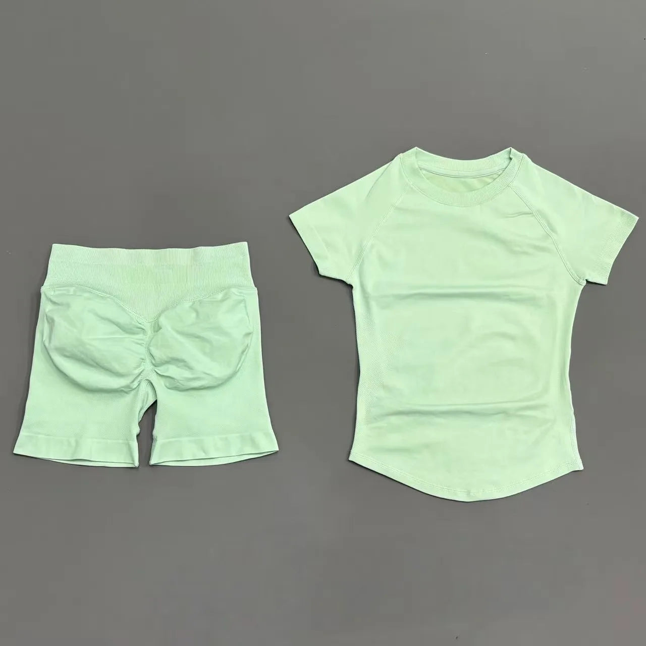 The Gym Set That Stays Put – Seamless Stretch Top & Shorts