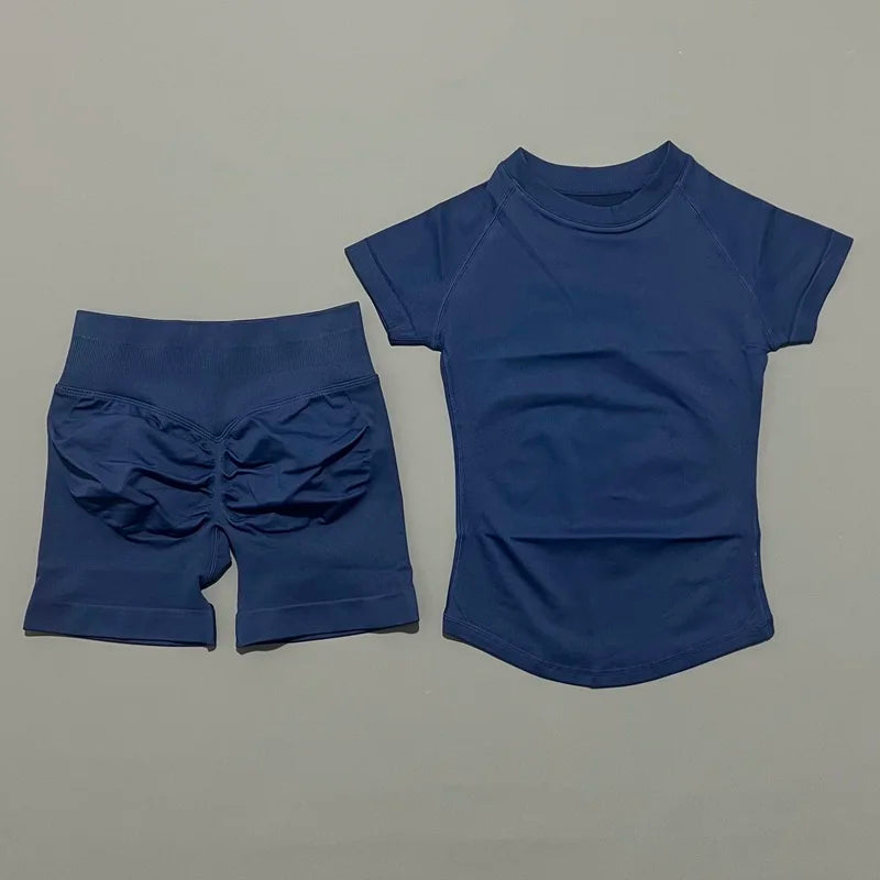 The Gym Set That Stays Put – Seamless Stretch Top & Shorts