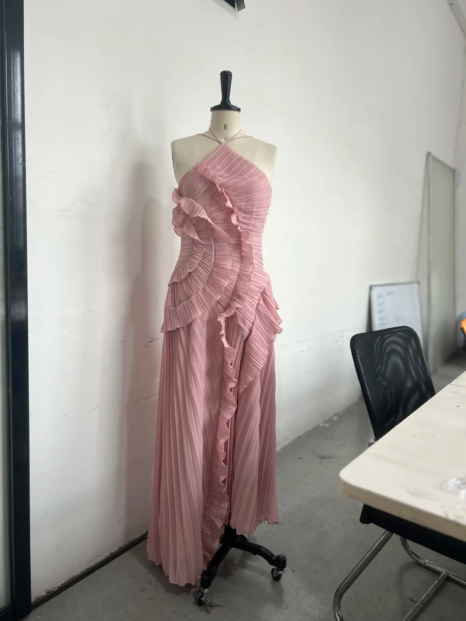 Elegant Halter A-Line Chiffon Prom Gown