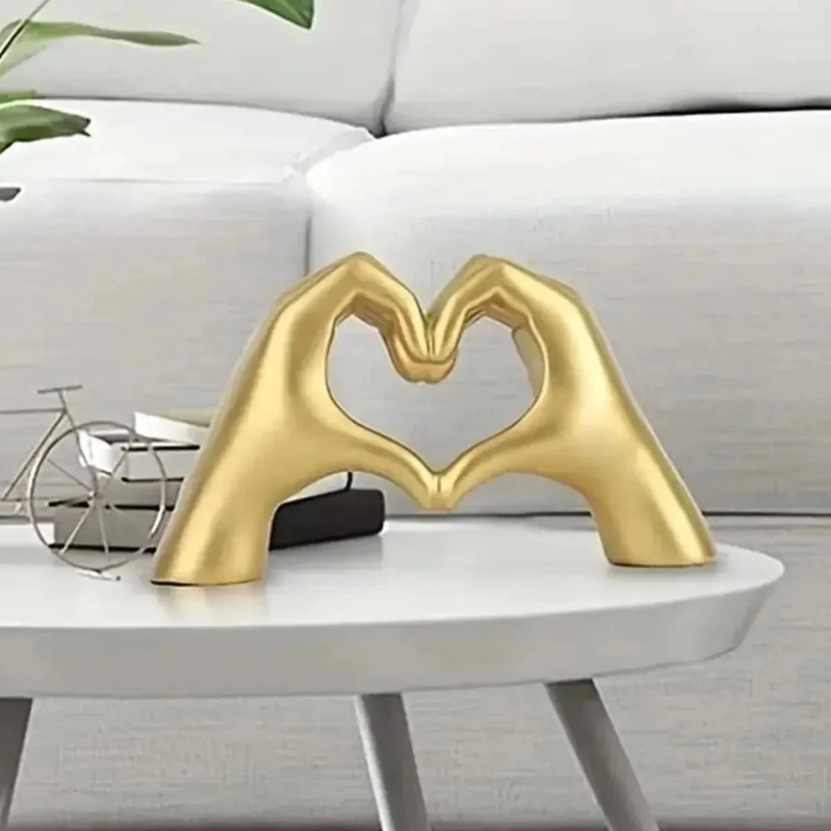 10cm 1Pc Heart Hand Gesture Sculpture Modern Abstract Finger Statue Personalized Desktop Home Decor Ornament